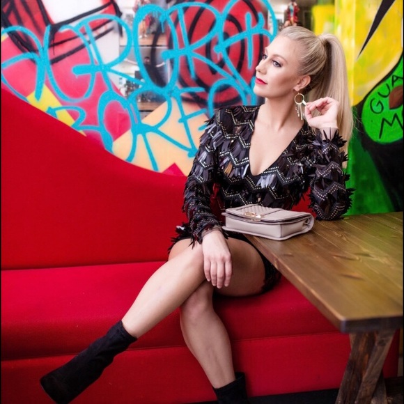 Meet your Poshers, Elizabeth, Stephanie, & Kristen - Picture 8 of 8